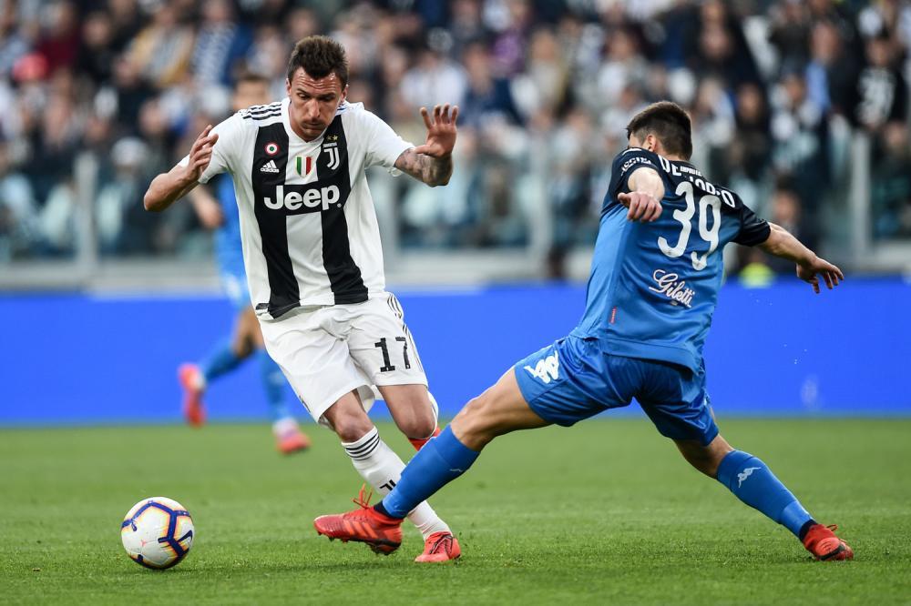 Ronaldo ngồi ngoài, sao trẻ giải cứu Juventus