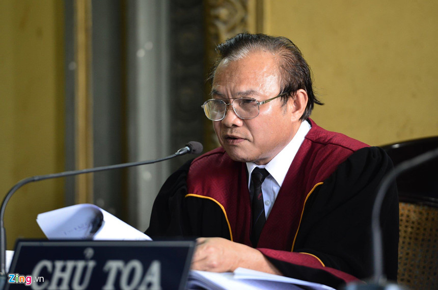 Tòa án có được phép tước quyền sở hữu cổ phần của vợ 'vua cà phê'?