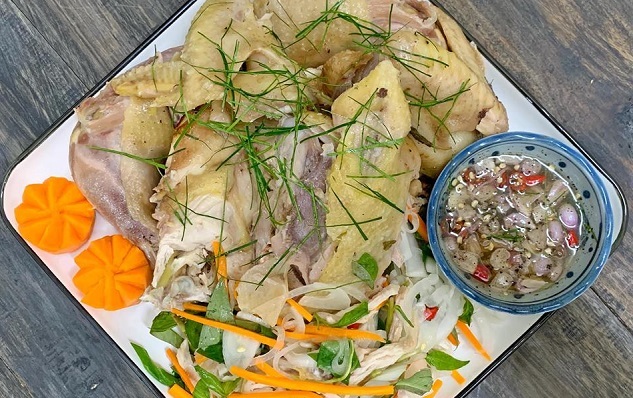 Gà hấp muối xả lá chanh: Món ngon cho bữa cơm hàng ngày