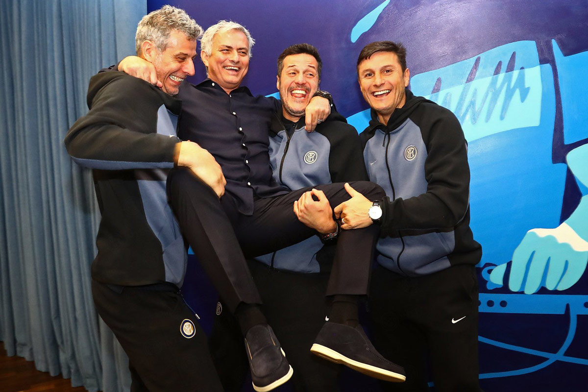 Inter bổ nhiệm Mourinho, mua 4 'sao khủng'