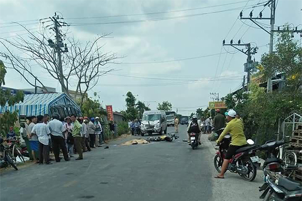 Xe máy đối đầu ô tô khách, Phó chủ tịch hội nông dân chết thảm