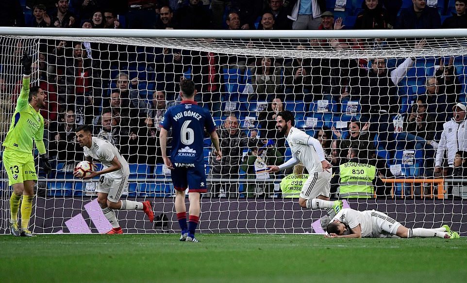 Benzema ghi tuyệt phẩm, Real thắng trận thứ 2 cùng Zidane