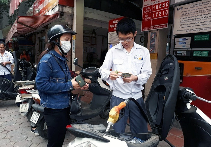 Giá xăng hôm nay 2/4: Không thể kìm, vào đợt tăng mạnh