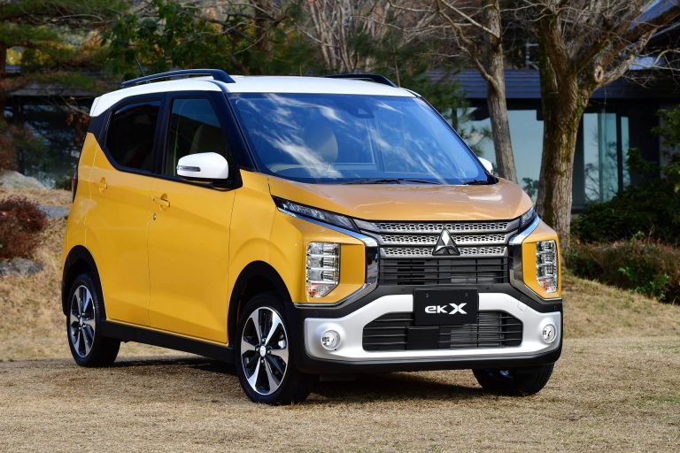 Ô tô Mitsubishi đẹp long lanh, giá 271 triệu đồng