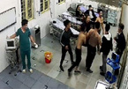 Gã thanh niên Trung Quốc gây náo loạn bệnh viện, đòi chém bác sĩ