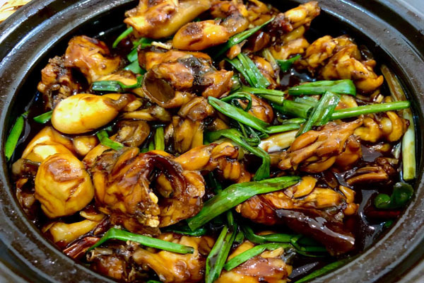 Sài Gòn mưa nhớ món ếch kho tộ bố nấu