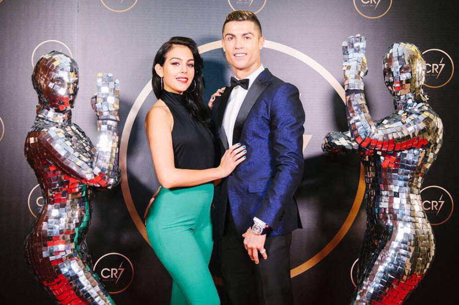 Ronaldo mở cửa hàng bánh ngọt, tặng bạn gái Georgina Rodriguez