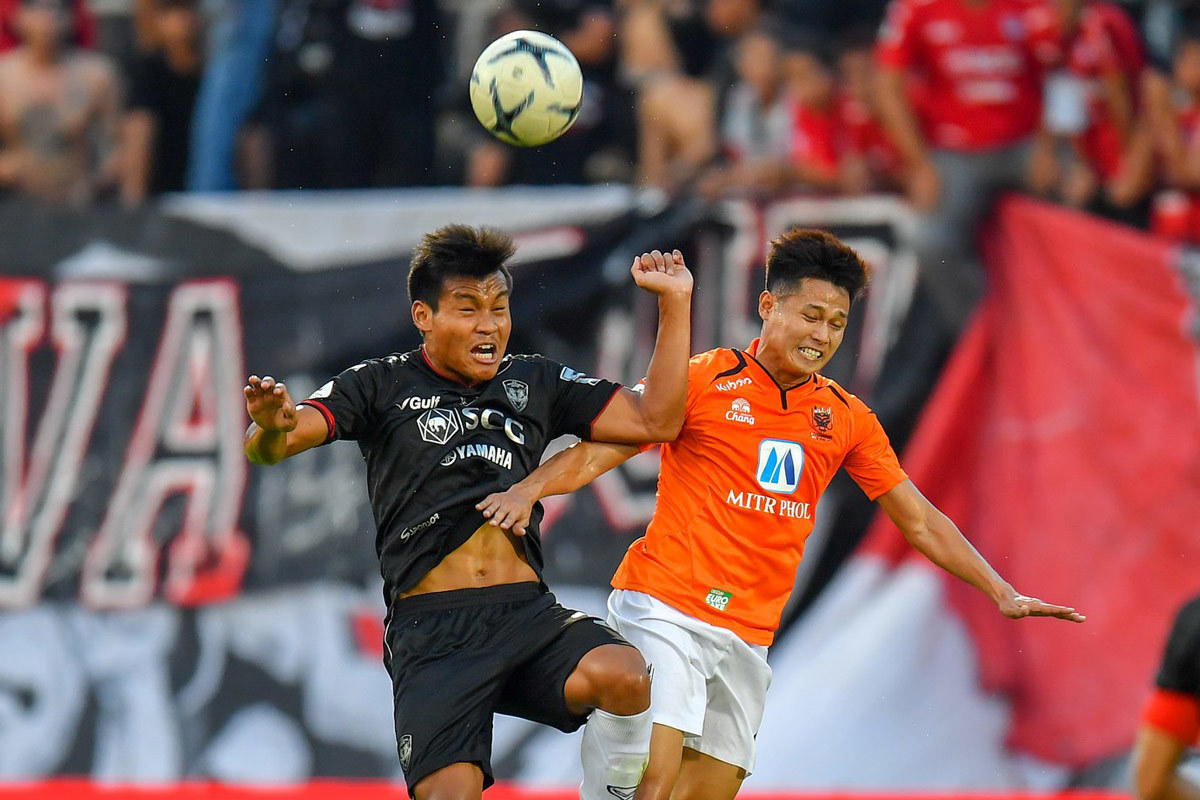 Chainat vs Muangthong United: Đặng Văn Lâm cứu rỗi