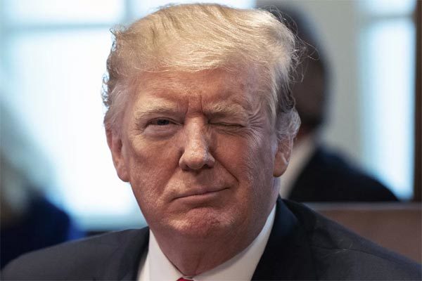 Ông Trump bị tố nói sai về cha đẻ