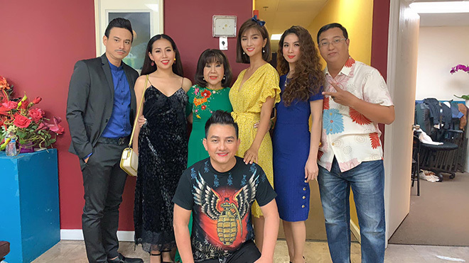 Bầu show, nghệ sĩ hải ngoại gặp nhau thu xếp đưa di thể Anh Vũ về VN