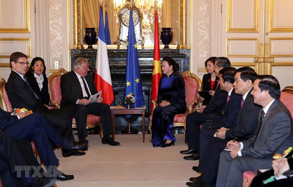 NA leader meets French PM in Paris