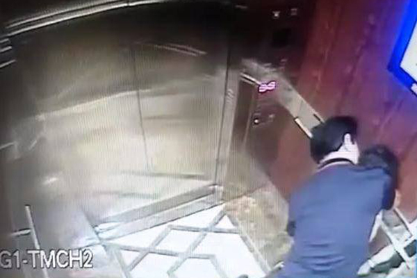 Cựu Phó viện trưởng VKS sàm sỡ bé gái: Xử tội hình sự hay phạt  200 ngàn gây cười