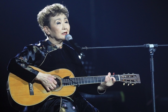 Danh ca 76 tuổi Nhật Bản nghẹn ngào đàn, hát tưởng nhớ Trịnh Công Sơn