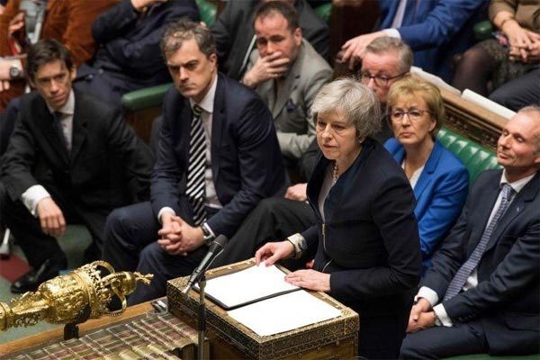 Quốc hội đòi trì hoãn Brexit, Thủ tướng Anh bị dồn vào thế bí
