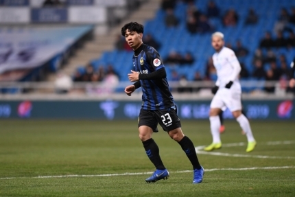 HLV Incheon United tuyên bố nóng về Công Phượng sau trận thua sốc