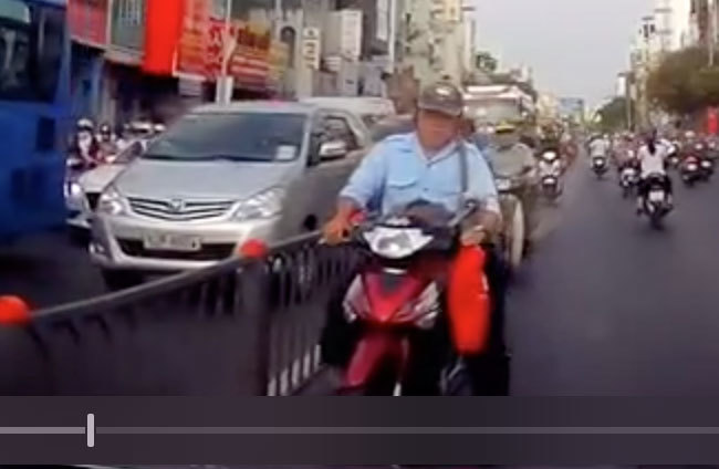 Đi ngược chiều đã trở thành thói quen thường nhật?