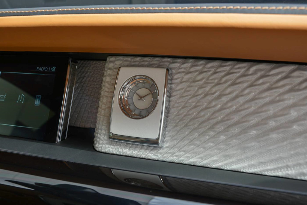Rolls-Royce Phantom bản đặc biệt với vách ngăn riêng tư tuyệt đối Rolls-Royce Phantom bản đặc biệt với vách ngăn riêng tư tuyệt đối
