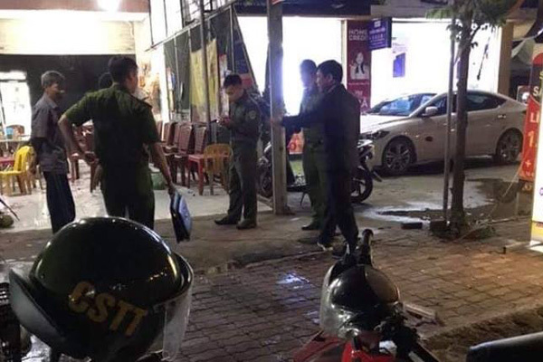 Thấy vợ uống bia với người lạ, chồng xông vào đâm chết 'tình địch'