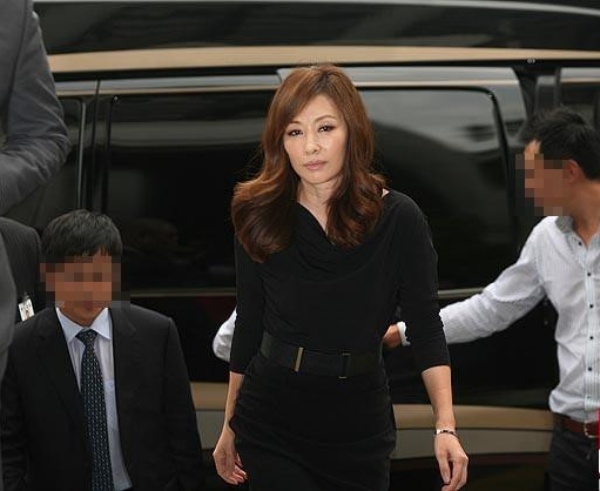Lee Mi Sook bá» phim, tham gia thẩm vấn vụ diá»
n viên 'Vưá»n sao bÄng' tá»± tá»