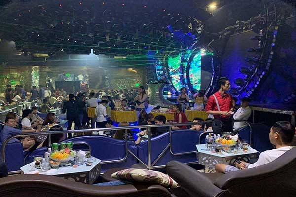Đột kích quán bar có gần 150 dân chơi ở Sài Gòn