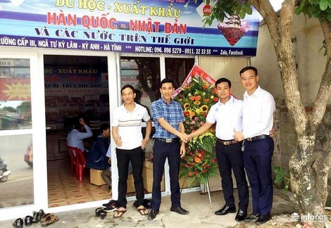 Phó bí thư xã nghỉ chức xuất ngoại, trưởng công an bỏ việc lái xe đầu kéo