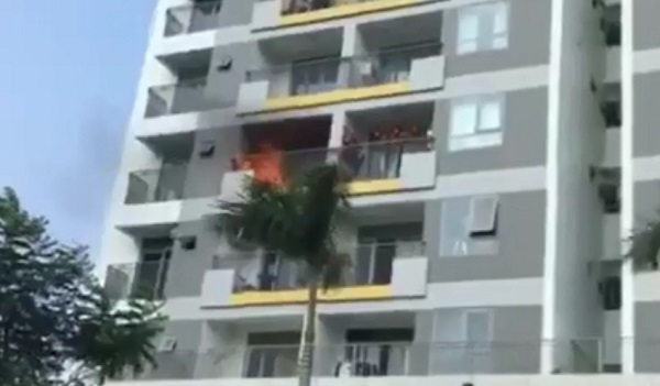 Cháy chung cư cao cấp ở Sài Gòn, nhiều người tháo chạy