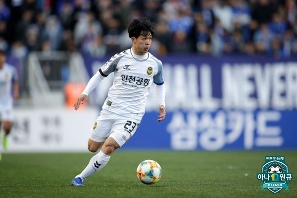 HLV Incheon United nói thế này, lo cho Công Phượng quá!