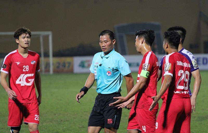 V-League dùng công nghệ VAR: Hay chỗ nào và âu lo ở đâu?