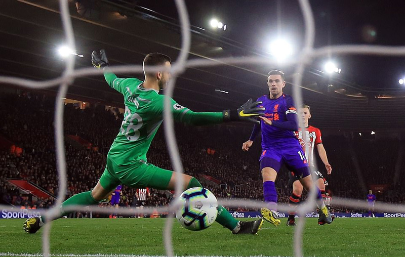 Salah bừng sáng, Liverpool đòi lại vị trí số 1 từ Man City