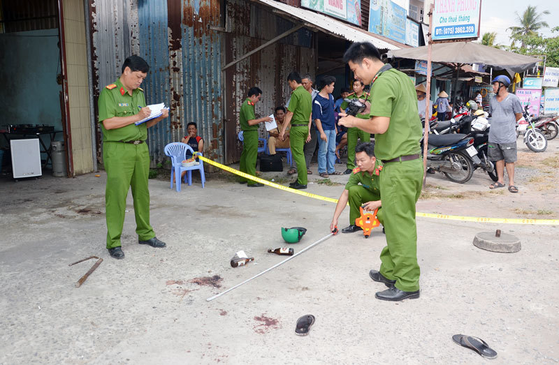 Thầy giáo tiểu học bị bạn nhậu đâm chết