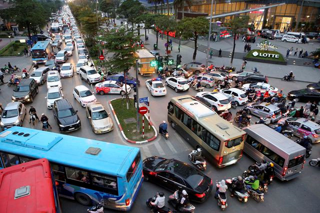 In photos: rush hour hits Hanoi