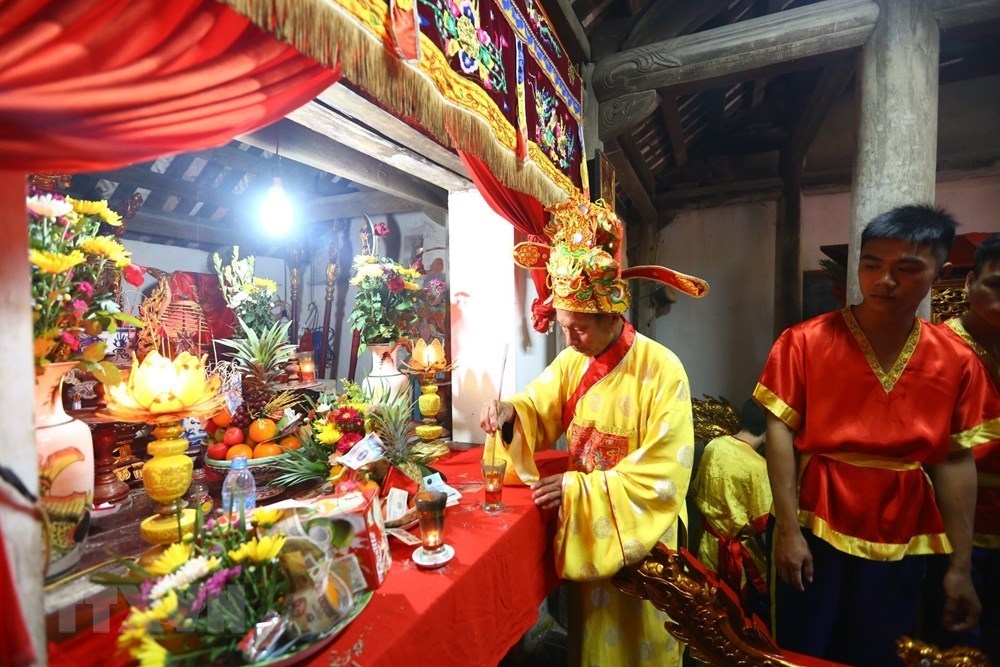 Palanquin procession prays for prosperity