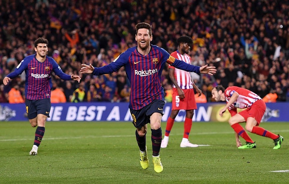 Messi hạ đẹp Atletico, Barca khiêu chiến MU