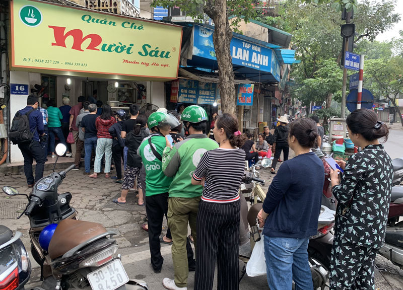 Khách xếp hàng mua bánh trôi bánh chay, chủ trắng đêm nặn gần tấn bột