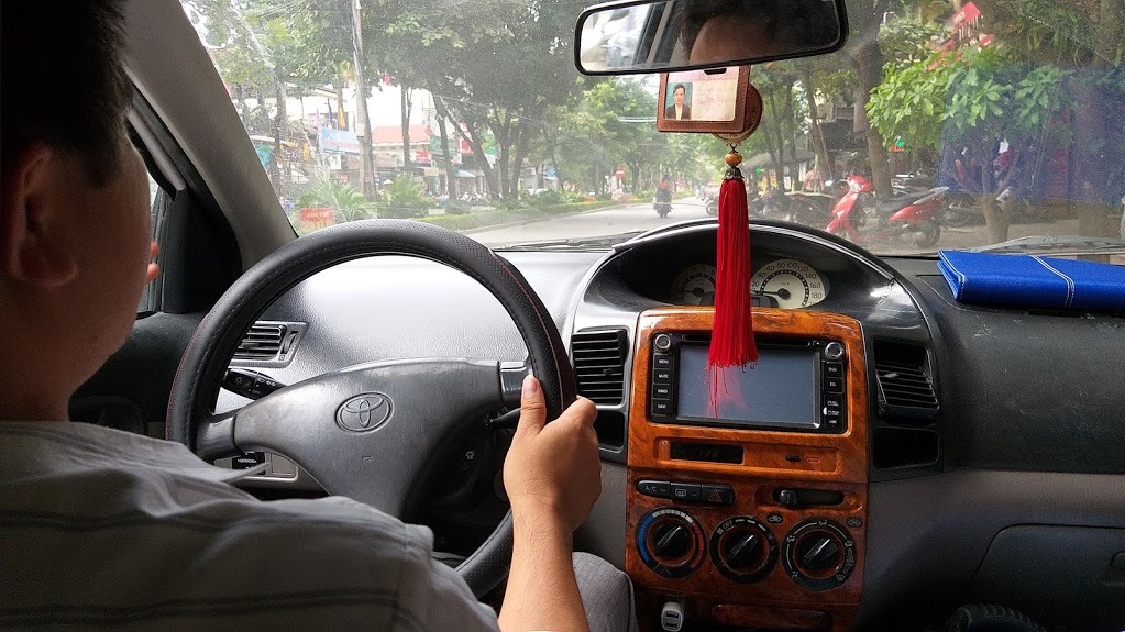 Quá đẹp trai, thanh niên bị sàm sỡ, xâm hại khi say rượu