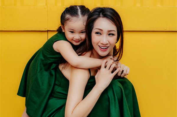 Lều Phương Anh: Ngủ chung giường với bạn trai cũ vì con là rất bình thường