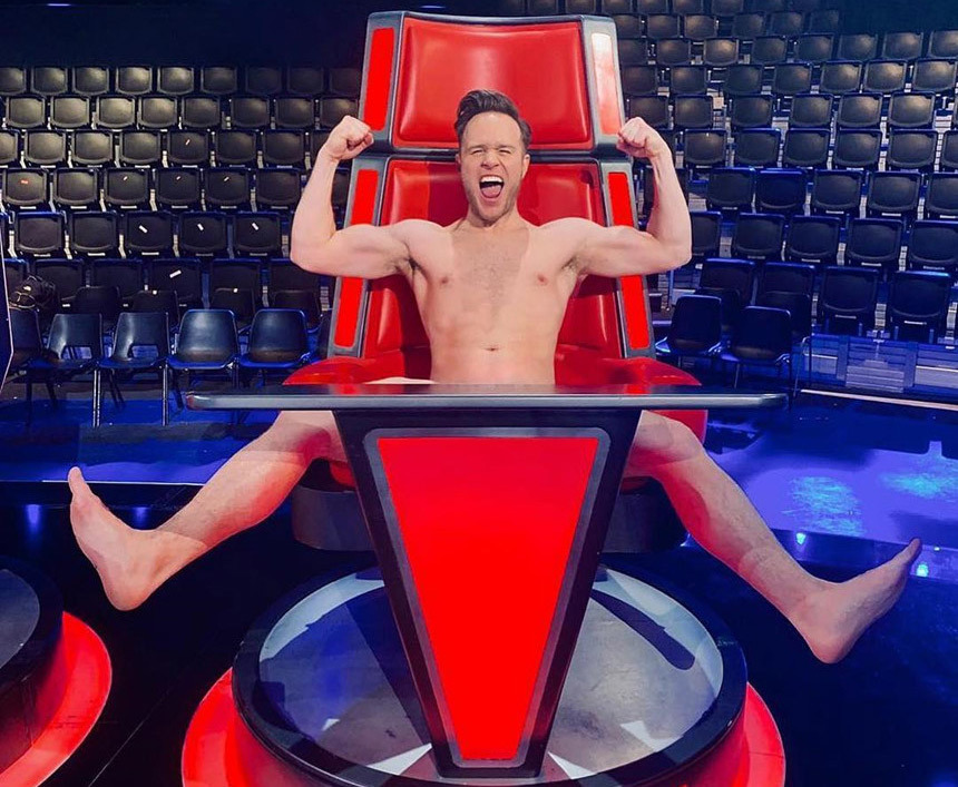 HLV The Voice gây tranh cãi vì khỏa thân mừng học trò chiến thắng