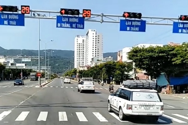 7 xe Range Rover vượt đèn đỏ ở Đà Nẵng: Tước bằng lái mỗi xe 2 tháng