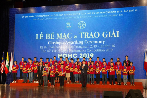 Trao 26 học bổng trong kỳ thi Toán học Hà Nội mở rộng