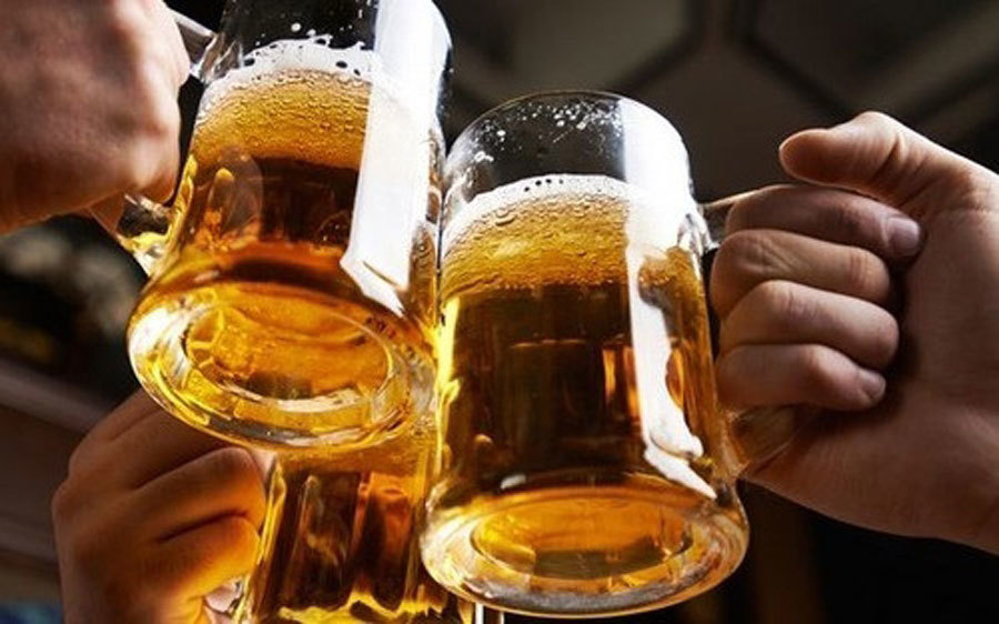 Cấm bán rượu bia trên mạng: Ngăn ‘chợ ảo’, giảm được dân nghiện nhậu?