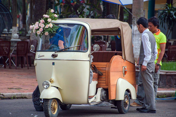 Chiêm ngưỡng dàn ôtô, xe máy cổ 'siêu độc' hút dân Sài Gòn