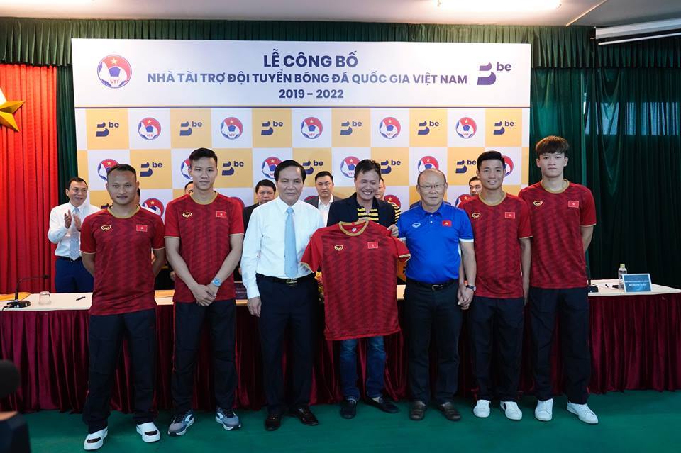 Thầy Park động viên Quế Ngọc Hải, Trọng Hoàng trong ngày nhận tin vui