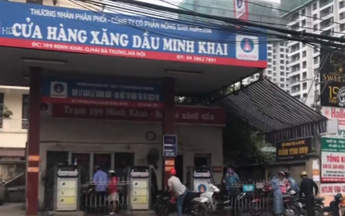 Nhân viên cây xăng thay phiên nhau 'móc túi' khách hàng tại Hà Nội