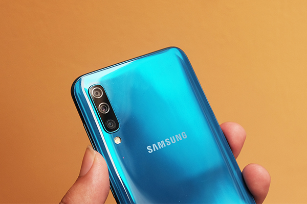 Đánh giá Galaxy A50: Smartphone tầm trung vẫn có cảm biến vân tay dưới màn hình