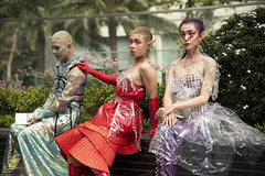Giới trẻ Sài Gòn hóa 'người ngoài hành tinh' với thời trang quái dị