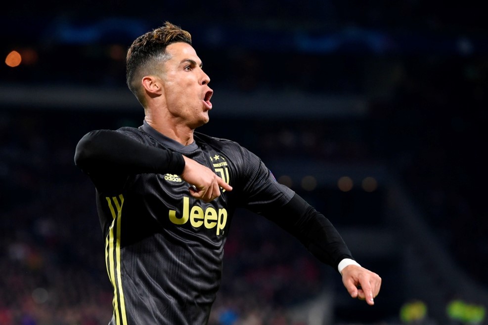 Ronaldo lập đại công, Juventus hú vía trước Ajax