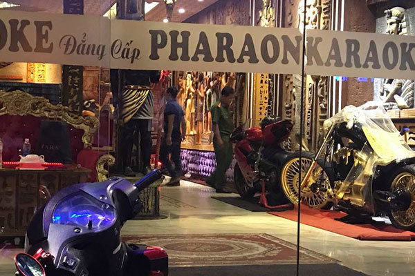 Cảnh sát tạm giữ dàn xe biển số 'khủng' của Phúc XO