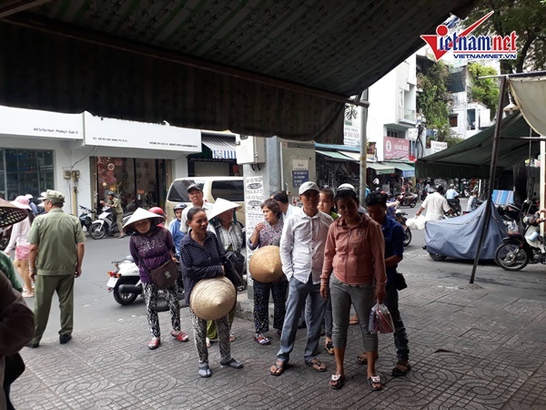 Dân hiếu kì vẫn lộn xộn trong lễ tang Anh Vũ ở chùa Ấn Quang