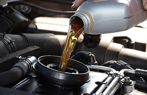 Làm gì để nhận biết ô tô đang sử dụng nhớt giả