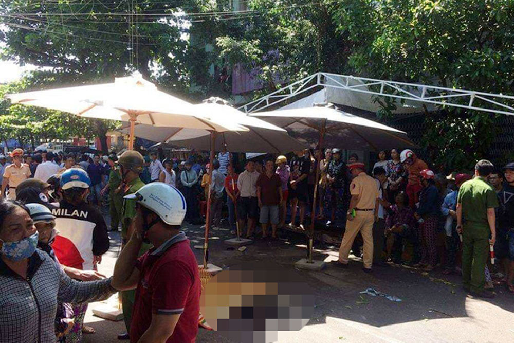 Xe Lexus biển tứ quý tông đoàn đưa tang ở Quy Nhơn, 3 người chết